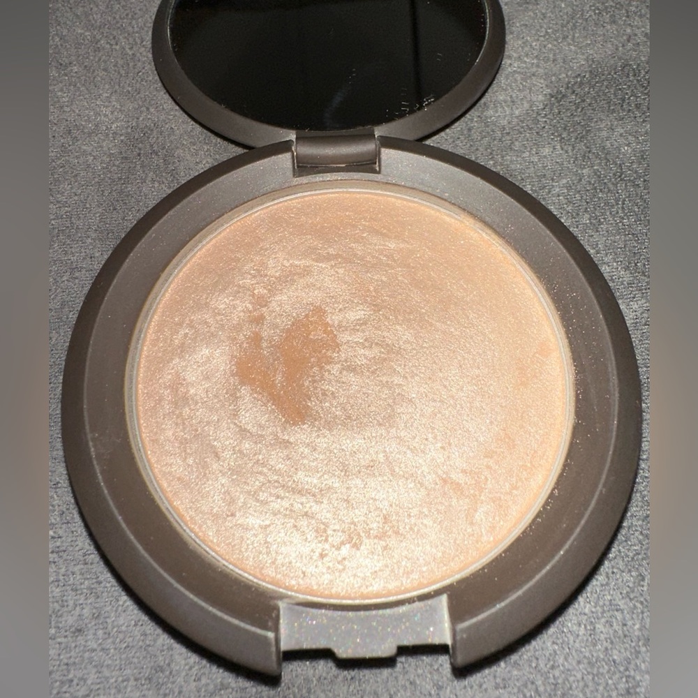Becca Shimmering Skin Perfecter in Moonstone